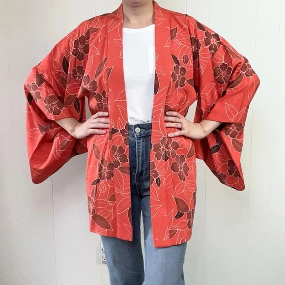 VTG Kimono Haori Traditional Japanese Jacket Silk Floral Pattern Red Coral OS - Picture 1 of 15